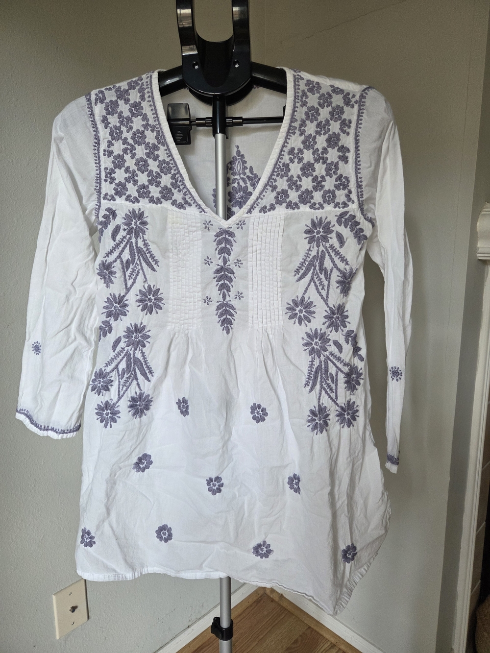 Sevya Handmade Divya White & Lavender Hand Embroidered Tunic Small Boho